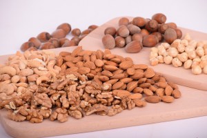 nuts-3248743_6409
